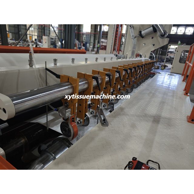 Machine de refendage automatique à grande vitesse de rouleau géant de parent de tissu de serviette de XY-XX-A